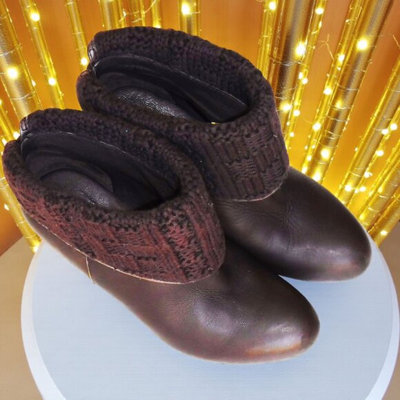UGG Women’s Brown Leather Knit Cuff Heeled Ankle Boots - Picture 5 of 5